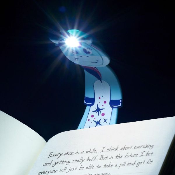 Flexilight Pals Leselicht (Einhorn) - blau - 2 in 1 Leselampe & Lesezeichen - LED Leselicht - Geschenk für Leser, Buchliebhaber - Deutsche Ausgabe