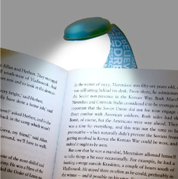 Flexilight Leselicht (Blue Words) | hellblau | 2 in 1 Leselampe & Lesezeichen | LED Leselicht | Geschenk für Leser, Buchliebhaber | Deutsche Ausgabe