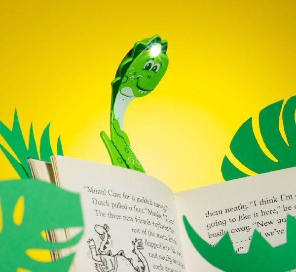 Flexilight Pals Leselicht (Dino) - grün - 2 in 1 Leselampe & Lesezeichen - LED Leselicht - Geschenk für Leser, Buchliebhaber - Deutsche Ausgabe