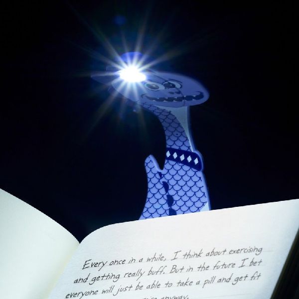 Flexilight Pals Leselicht (Dino) - lila - 2 in 1 Leselampe & Lesezeichen - LED Leselicht - Geschenk für Leser, Buchliebhaber - Deutsche Ausgabe