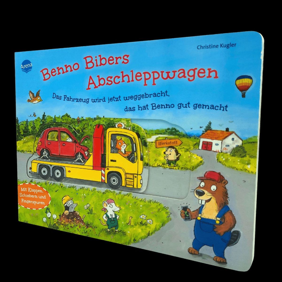 Benno Bibers Abschleppwagen. Das Fahrzeug wird jetzt weggebracht, das hat Benno gut gemacht