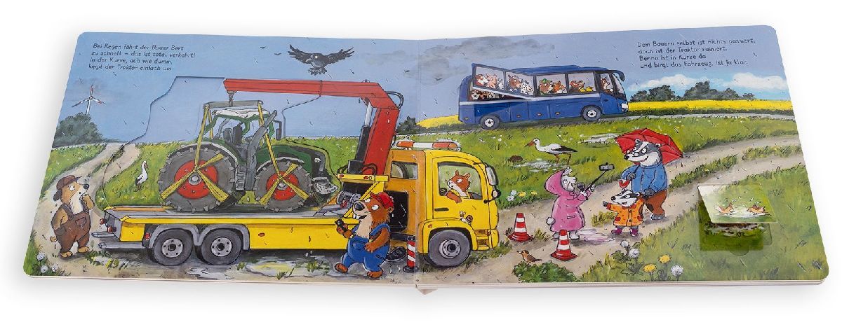 Benno Bibers Abschleppwagen. Das Fahrzeug wird jetzt weggebracht, das hat Benno gut gemacht