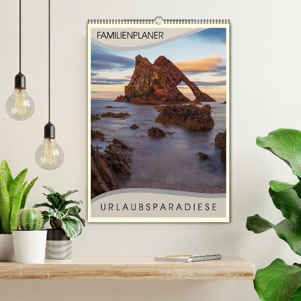 Urlaubsparadiese - Familienplaner (Wandkalender 2026 DIN A2 hoch), CALVENDO Monatskalender