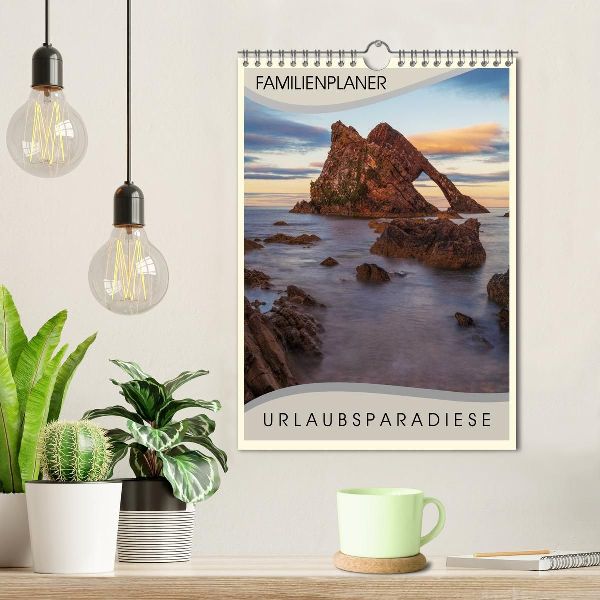 Urlaubsparadiese - Familienplaner (Wandkalender 2026 DIN A4 hoch), CALVENDO Monatskalender