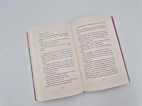 Blätterrascheln in der Freitagsbuchhandlung