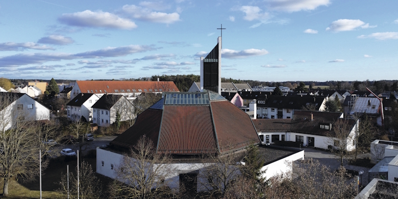 Innen und außen klar eine Kirche